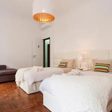Casa de hóspedes Ginjinha House - 4 - Bairro Alto - With Ac By Lisbeyond